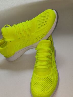 APL Techloom Tracer W Neon Yellow Athletic Sneakers
